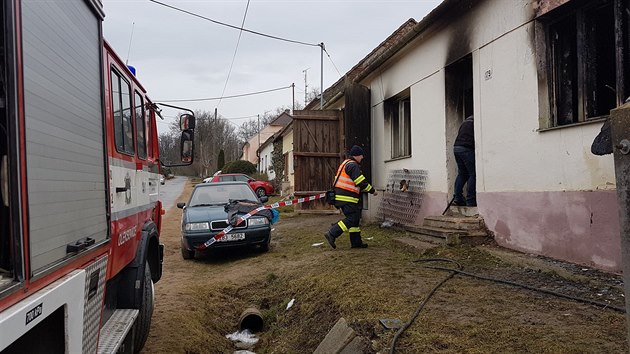 Dm v Oleksovicch na Znojemsku, ve kterm v pondl rno pi poru zemely ti dti. (12.3.2018)