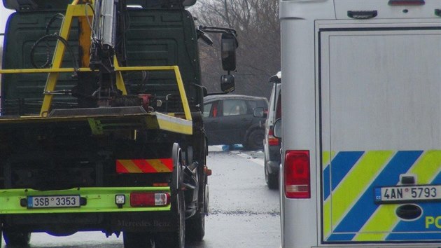 Při vážné dopravní nehodě na 10. kilometru dálnice D7 ve směru z Prahy na Slaný zemřelo dítě (12.3.2018).