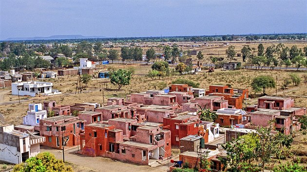 Ocenn architekt navrhl mimo jin projekt socilnho bydlen Aranja ve mst Indore ve stedn Indii.