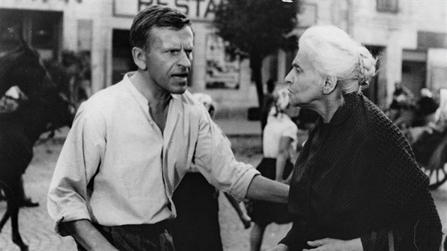 Jozef Kroner a Ida Kamiska ve filmu Obchod na korze (1965)