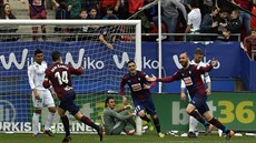 Iván Ramis z Eibaru slaví svůj gól do sítě Realu Madrid. Iván Ramis z Eibaru slaví svůj gól do sítě Realu Madrid.
