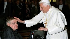 Stephen Hawking s papeem Benediktem XVI.