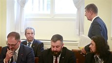 Premiér v demisi Andrej Babi na schzi snmovního bezpenostního výboru, kde...