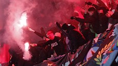 Sparťanští fanoušci během derby. Sparťanští fanoušci během derby.