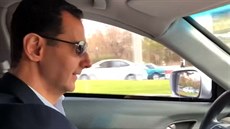 Bašár Asad řídí auto Bašár Asad řídí auto