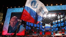 Znovuzvolený ruský prezident Vladimir Putin slaví se svými příznivci vítězství... Znovuzvolený ruský prezident Vladimir Putin slaví se svými příznivci vítězství...