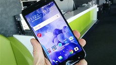 HTC U11 se právem řadilo mezi nejlepší kousky loňského roku, na odbyt přesto... HTC U11 se právem řadilo mezi nejlepší kousky loňského roku, na odbyt přesto...