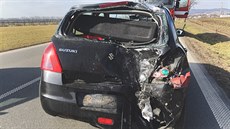 Na rušné silnici I/46 u Šternberka narazil motorkář do osobního auta, které... Na rušné silnici I/46 u Šternberka narazil motorkář do osobního auta, které...