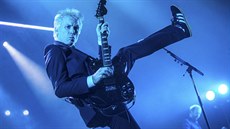Lídr Franz Ferdinand Alex Kapranos během pražského koncertu (9. března 2018) Lídr Franz Ferdinand Alex Kapranos během pražského koncertu (9. března 2018)