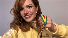 Gabriela Koukalová prodává svoji medaili. Gabriela Koukalová prodává svoji medaili.