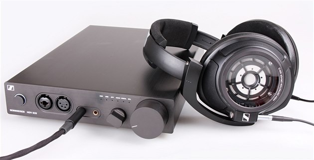 Sluchátkový zesilovač Sennheiser HDV 820 a sluchátka HD 820. Sluchátkový zesilovač Sennheiser HDV 820 a sluchátka HD 820.