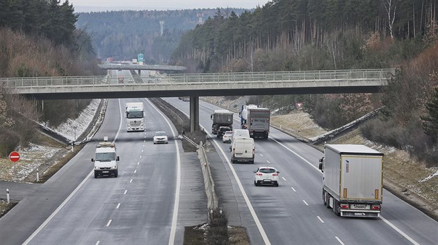 Dálnici D5 od Plzně do Rozvadova čeká na jaře několik oprav. (19. 3. 2018) Dálnici D5 od Plzně do Rozvadova čeká na jaře několik oprav. (19. 3. 2018)