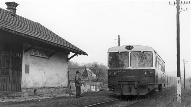 Motorový vůz M152.0014 ve stanici Podlešín zastávka v roce 1980 Motorový vůz M152.0014 ve stanici Podlešín zastávka v roce 1980