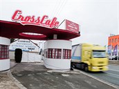 CrossCafe chce zřídit kavárnu v prvorepublikové benzince v Hradci Králové. CrossCafe chce zřídit kavárnu v prvorepublikové benzince v Hradci Králové.
