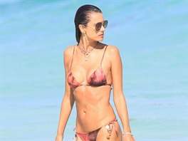 Brazilská modelka Alessandra Ambrosiová vyrazila v mexickém Cancúnu koupat se v...