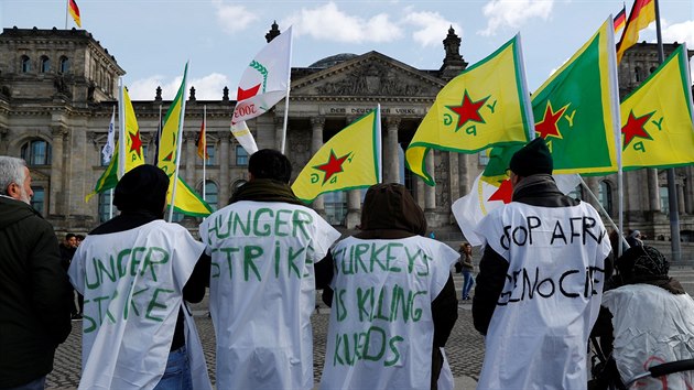 Hannover. Kurdsk demonstrace proti tureck vojensk operaci v Berln (21. bezna 2018)