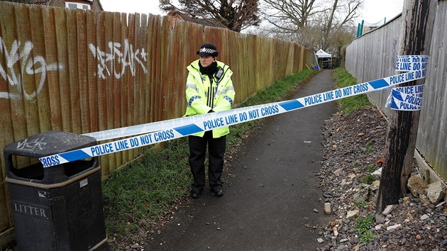 Britsk policie v Salisbury, kde byl potkem bezna otrven Sergej Skripal. (28. bezna 2018)