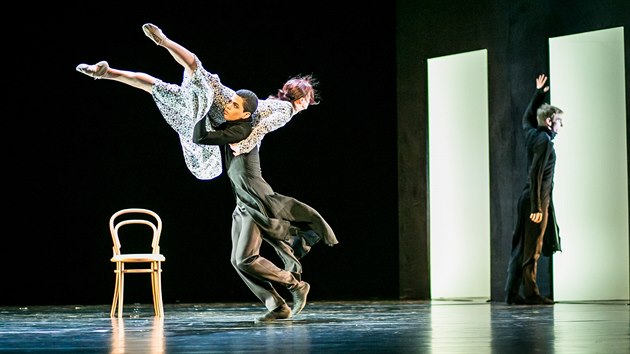 Jihoesk divadlo uvd premiru baletu Kle odnikud. Autorem je svtoznm choreograf Petr Zuska.