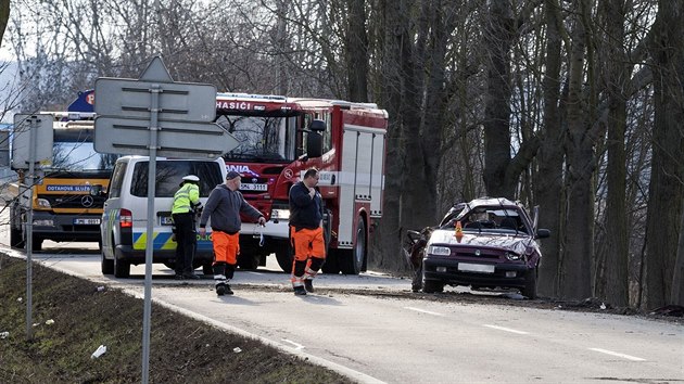 Msto tragick dopravn nehody, pi n na okraji Olomouce u kiovatky na konci ulice lechtitel zemely dv dti. Dal dt a dva dospli skonili v nemocnici. (29. bezna 2018)