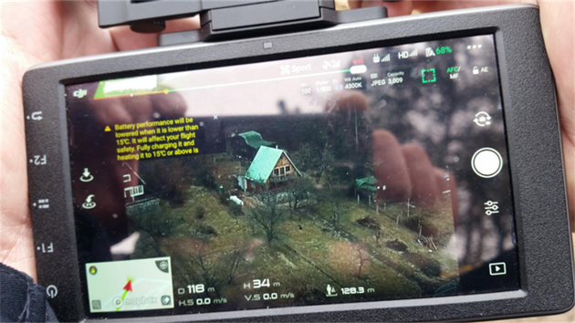 Policist na Beneovsku i Pbramsku kontrolovali chatask oblasti s pomoc policejnho dronu. (25. bezna 2018)