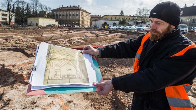 Detaily ve zpsobu zdn i pouitm materilu podle hradeckho archeologa Radka Blhy pesn ukazuj, jak pevnost v 18. stolet v Hradci Krlov vznikala.