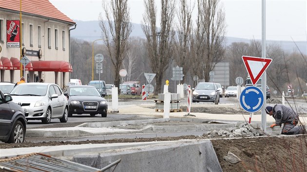 Souasn situace na kruhovm objezdu v Pestanov.