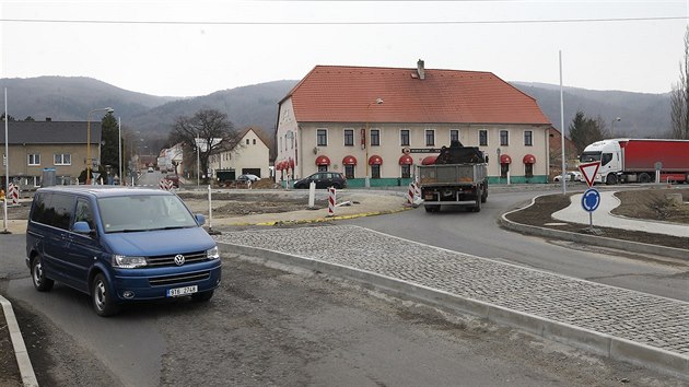 Souasn situace na kruhovm objezdu v Pestanov.