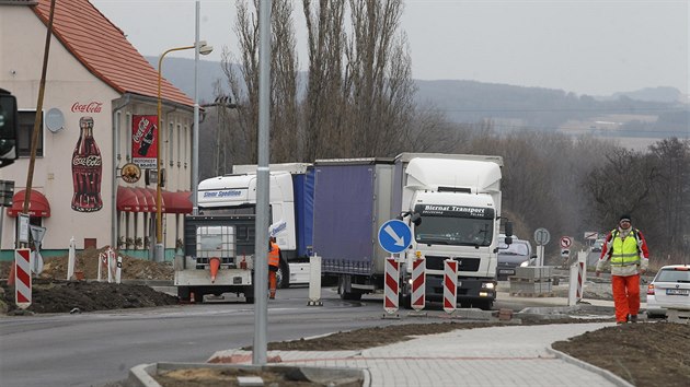 Souasn situace na kruhovm objezdu v Pestanov.