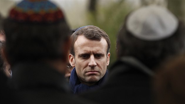 Francouzsk prezident Macron na stedenm pohbu Mireille Knollov (28. bezna 2018).