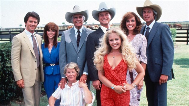 Hvězdy seri&aacute;lu Dallas: Patrick Duffy, Victoria Principalov&aacute;, Jim Davis, Larry Hagman, Linda Grayov&aacute;, Steve Kanaly Barbara Bel Geddesov&aacute; a Charlene Tiltononov&aacute;