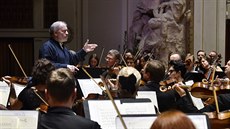 Dirigent Valerij Gergijev a Orchestr Mariinského divadla na koncertě v Obecním... Dirigent Valerij Gergijev a Orchestr Mariinského divadla na koncertě v Obecním...