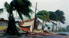 Na snímku škody způsobené hurikánem Georges v roce 1998 na Floridě. Na snímku škody způsobené hurikánem Georges v roce 1998 na Floridě.