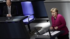 Německá kancléřka Angela Merkelová při projevu ve Spolkovém sněmu (21. března... Německá kancléřka Angela Merkelová při projevu ve Spolkovém sněmu (21. března...
