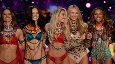 Krásky, které předvádějí spodní prádlo pro značku Victoria´s Secret, mají... Krásky, které předvádějí spodní prádlo pro značku Victoria´s Secret, mají...