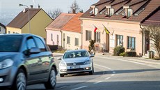 Srubcem prochází hlavní silnice z Českých Budějovic na Trhové Sviny. Obchvat... Srubcem prochází hlavní silnice z Českých Budějovic na Trhové Sviny. Obchvat...