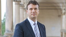 Miloš Pavliš je už jedenáct let generálním ředitelem společnosti Saint-Gobain... Miloš Pavliš je už jedenáct let generálním ředitelem společnosti Saint-Gobain...