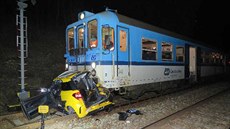 Na železničním přejezdu mezi Troubskem a Ostopovicemi poblíž Brna smetl vlak... Na železničním přejezdu mezi Troubskem a Ostopovicemi poblíž Brna smetl vlak...