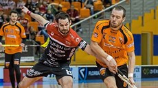 Pavel Palát ze Znojma (vlevo) a Lukáš Mráz z Bulldogs Brno v ostrém souboji. Pavel Palát ze Znojma (vlevo) a Lukáš Mráz z Bulldogs Brno v ostrém souboji.