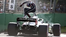 Romain Grosjean předčasně opouští monopost Haas ve Velké ceně Austrálie formule... Romain Grosjean předčasně opouští monopost Haas ve Velké ceně Austrálie formule...