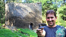Petr Jaška z Chebu zachraňuje středověkou tvrz v Pomezné na Chebsku. Petr Jaška z Chebu zachraňuje středověkou tvrz v Pomezné na Chebsku.