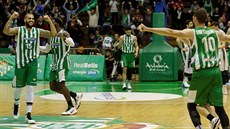 Blake Schilb (15) ze hrdinou Sevilly, zajistil výhru v derby nad Málagou. Blake Schilb (15) ze hrdinou Sevilly, zajistil výhru v derby nad Málagou.