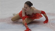 KOLAPS. Třikrát poznala olympijská vítězka Alina Zagitovová tvrdost milánského... KOLAPS. Třikrát poznala olympijská vítězka Alina Zagitovová tvrdost milánského...