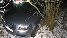 Dvaašedesátiletý cizinec zemřel v autě na Domažlicku. Podle policistů se mu... Dvaašedesátiletý cizinec zemřel v autě na Domažlicku. Podle policistů se mu...