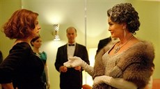 Susan Sarandonová coby Bette Davisová a  Jessica Lange jako Joan Crawfordová v...