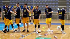 Opavští basketbalisté jsou zavaleni plenkami, jednomu z nich - Radimu Klečkovi... Opavští basketbalisté jsou zavaleni plenkami, jednomu z nich - Radimu Klečkovi...