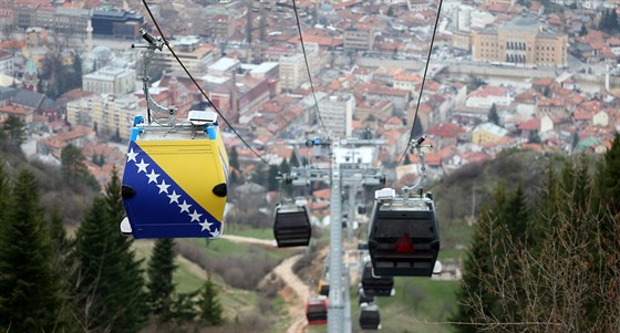 V bosenském Sarajevu po 26 letech obnovili slavnou lanovku na masiv Trebevi.