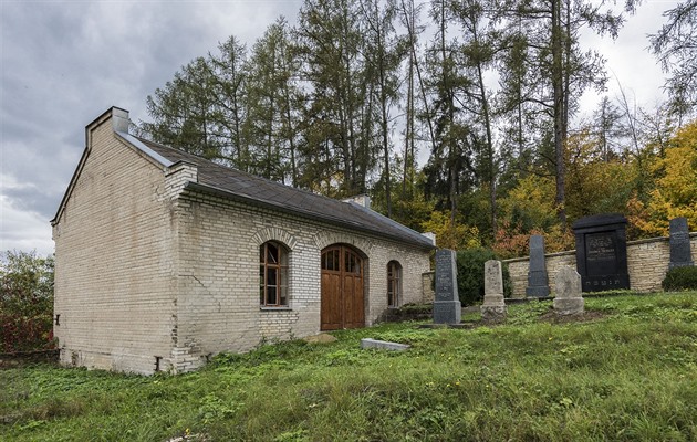 Ohel. Jedna ze dvou dochovaných obadních budov na hroubovickém hbitov, kde...