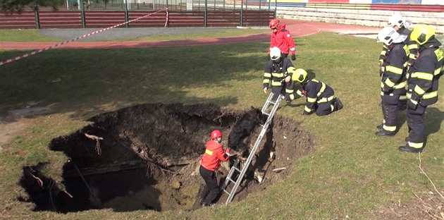 Strop podzemních prostor v areálu koly na erném Most se zítil