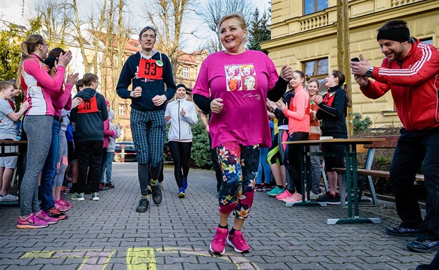 Hradecké gymnázium uspoádalo nadaní bh na podporu výzkumu léby nádorových...