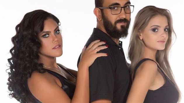 Jednou z mediálních tváří polyamorie je brazilská tanečnice samby a modelka... Jednou z mediálních tváří polyamorie je brazilská tanečnice samby a modelka...